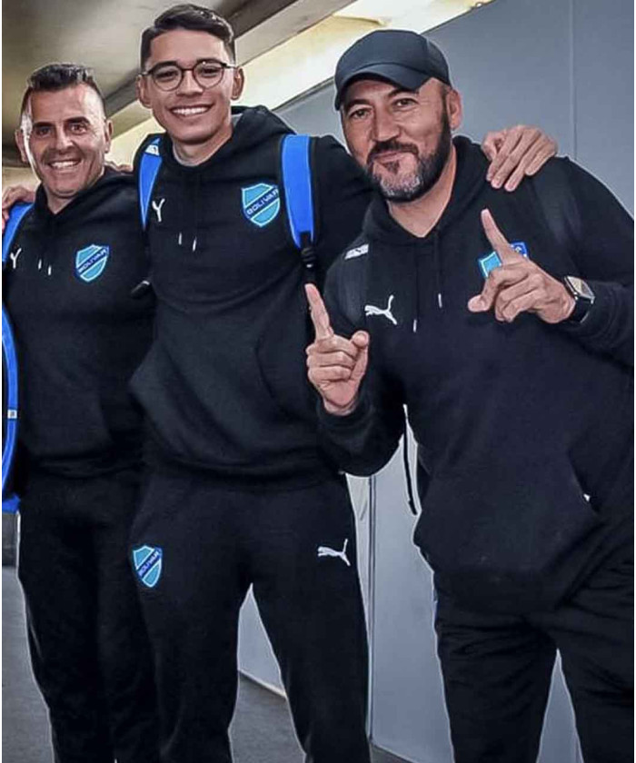 Deportivo Puma con capucha...